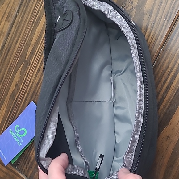NWT Waterfly fanny/sling bag - Picture 2 of 4